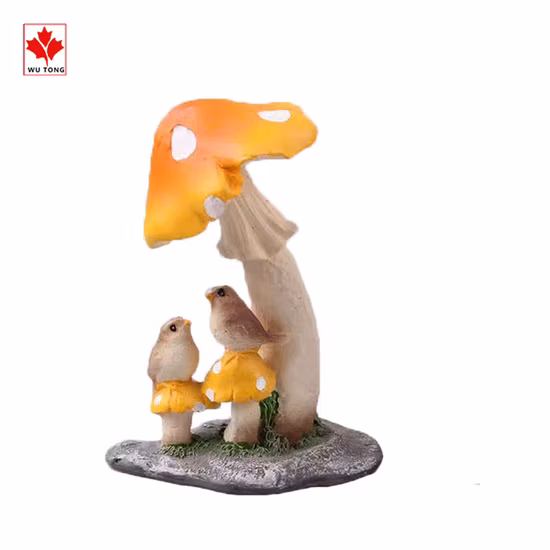 Les oiseaux en résine, artisanat réaliste fait à la main, reposent sur la Sculpture de champignons, décoration de jardin